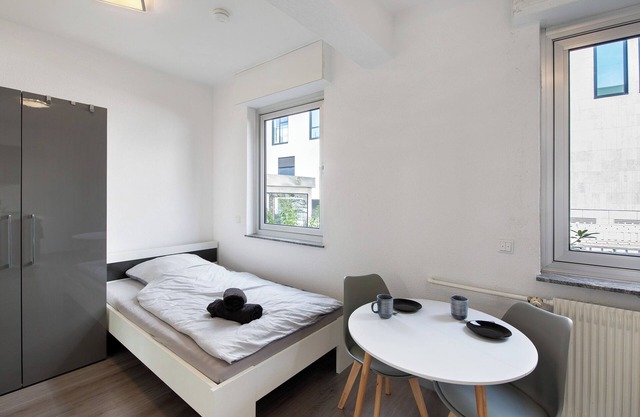 Modern Apartment in the Heart of Bochum – Wi-Fi & Smart TV Included