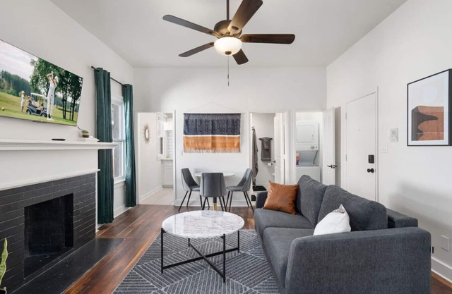 Modern Apartment in the Heart of Phoenix (5)