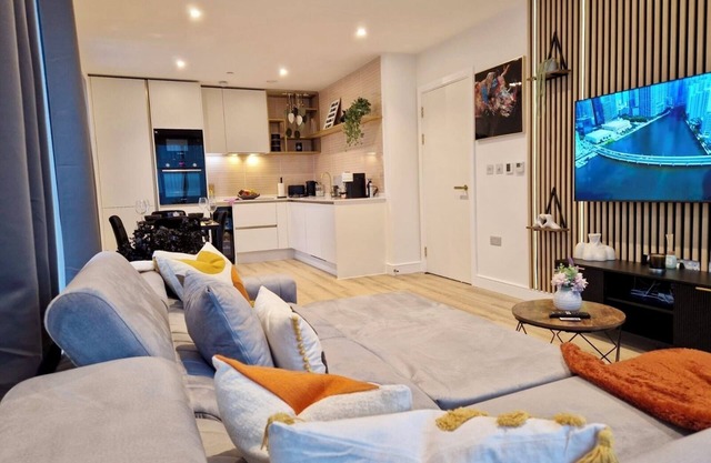 Modern Apartment- Wembley Stadium - Parking