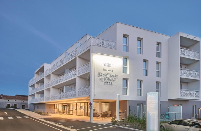 Modern apartment with a balcony located 500m from a spa town