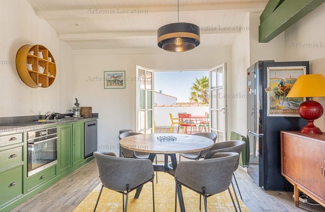 Modern apartment with large terrace in Ars-en-Ré