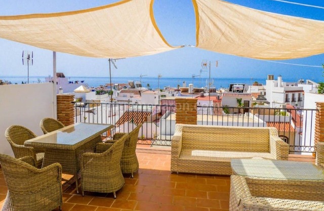 Modern Apartment with private roof terrace