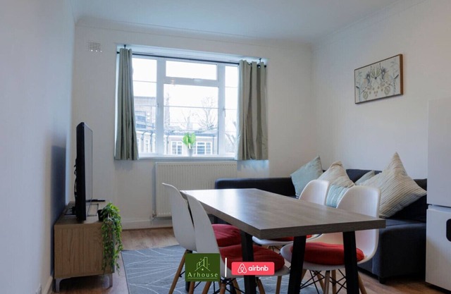 Modern Apt w Kingsize Bed near Arsenal FC Stadium