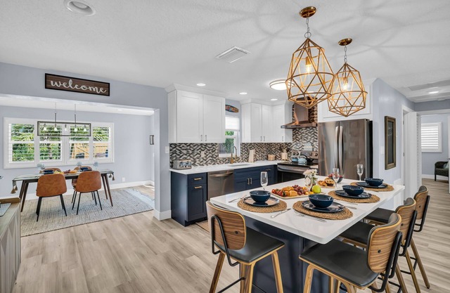 Modern Beach Getaway –Newly Remodeled, Hammock, Patio & Stroll to White Beaches.