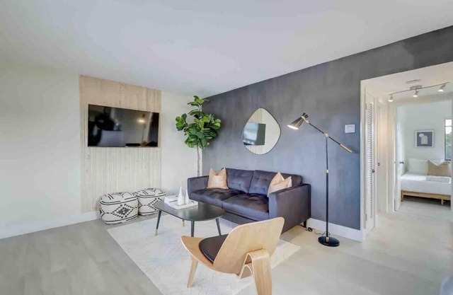 Modern & Beachy-Rlx space for 6ppl