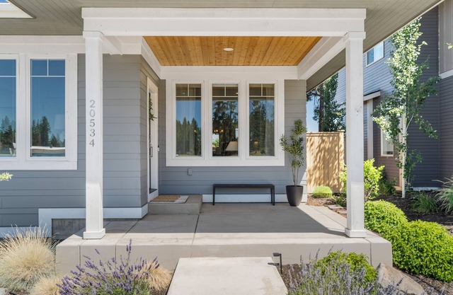 Modern Bend Home — Hot Tub, Sauna, Cold Plunge + Dog-Friendly Yard