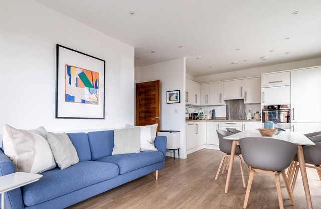 Modern Brixton Jewel Apartment