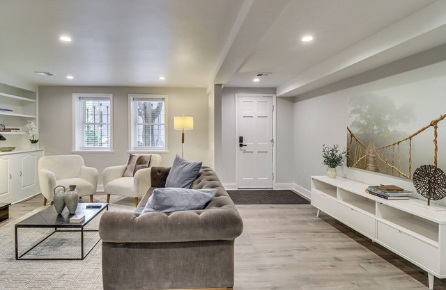 Modern & Central Apartment in the Heart of DC!