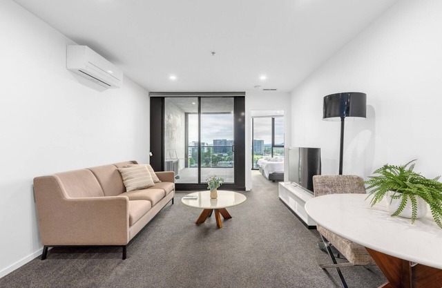 Modern Chic 1-Bedroom Apartment with Parking