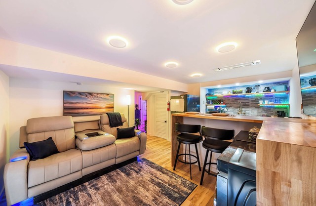 Modern Chic Retreat | Luxe Comfort & Style