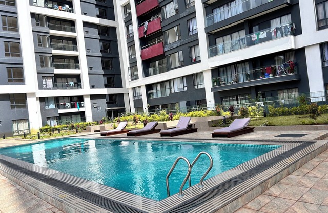 Modern chic styled 2BR apt in South Park South C