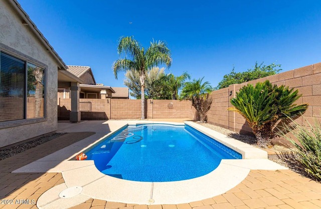 Modern & comfortable 1-story with private heated pool in Johnson Ranch