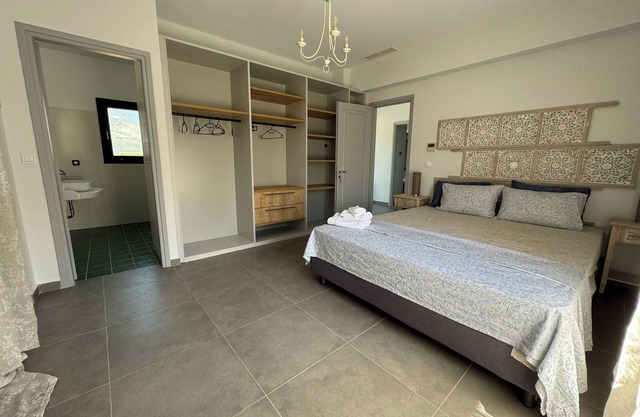 Modern comfortable villa groups from 6-14 persons,extra long flexy beds BBQ,Pool
