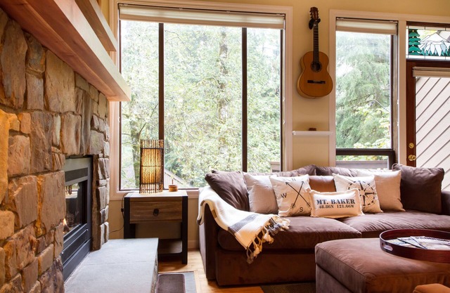 Modern Condo near the river and Mt. Baker-WIFI, Pool and spa access