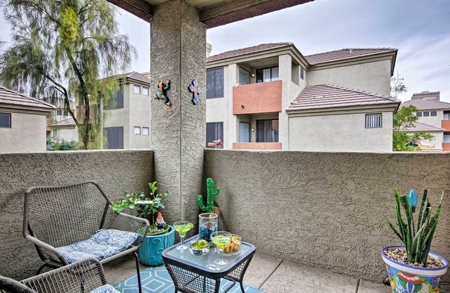 Modern Condo w/Pool ~ 3 Mi to Downtown Phoenix!