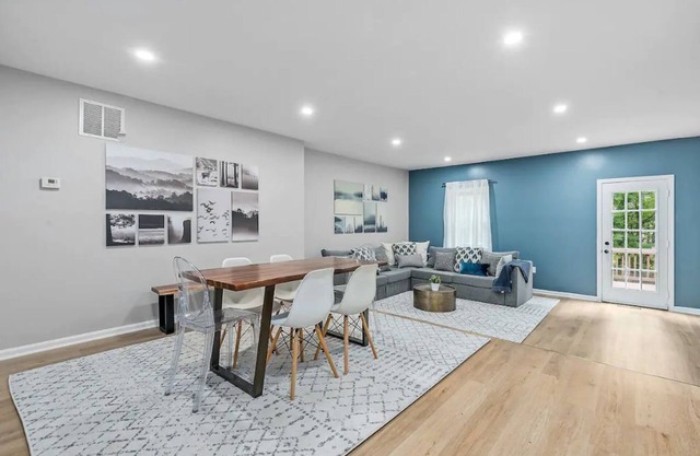 Modern & Contemporary Lake Ridge Townhouse w/Deck
