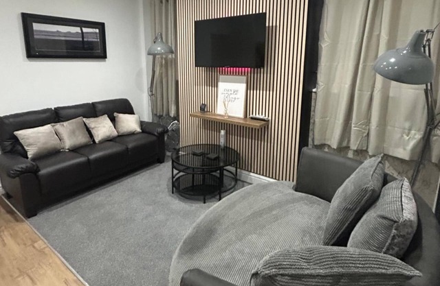 Modern Cosy Spacious 4 Bedroom House