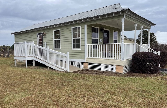 Modern Cottages - Hanks`s Cottage