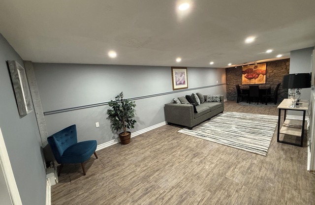 Modern Cozy 3Bedroom, 2 living Room, super fast WiFi and office area