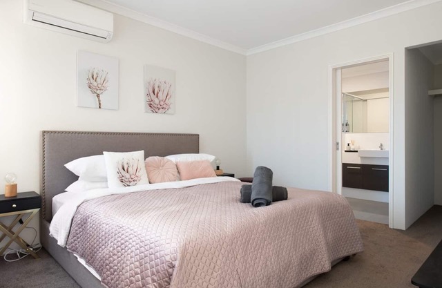 Modern Cozy spacious 3 bdrm 2bath,FREO,Parking,AC