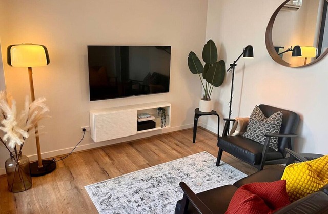 Modern Cozy Vibes in the Centre of Richmond”
