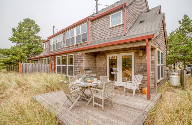 Modern Dog Friendly Pacific City Beach Home in Shorepine Village