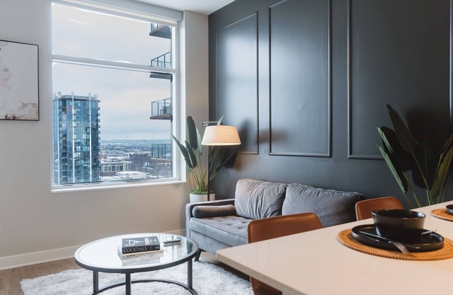 Modern Downtown Nashville Studio – Free Parking, In-unit WD, WiFi with Views!