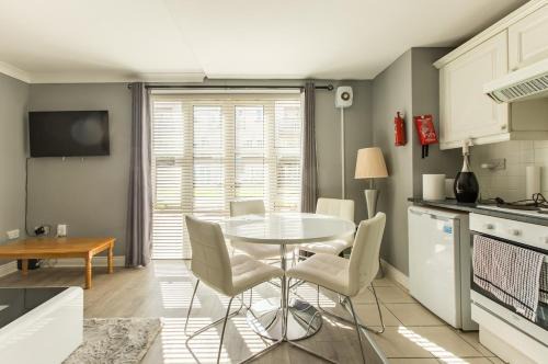 Modern Elegant Central Pad With Free Parking