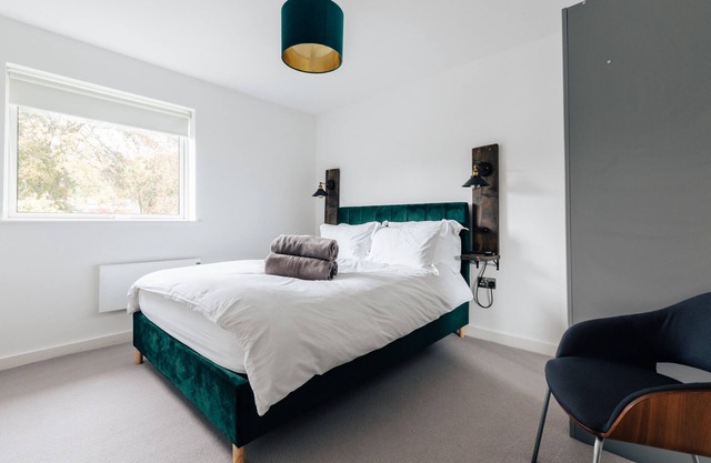 Modern Family Apartment with views of Bath