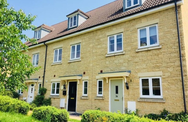 Modern Family Home Near Longleat Safari Park