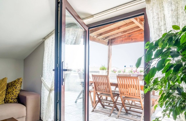 Modern Flat w Terrace, 5 min to Marmaray and Shore