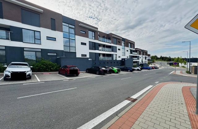 Modern Flat with Free Parking 10mins on bus to City Centre 1min walk to Bus stop