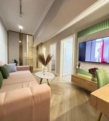 Modern & Glam Apartments Evergreen Towers Underground Parking