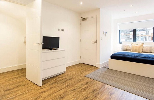 Modern Ground Floor Studio PARKING Finsbury Park