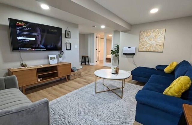 Modern Guest Suite Near Proctor w/Hot Tub & 2 King Beds