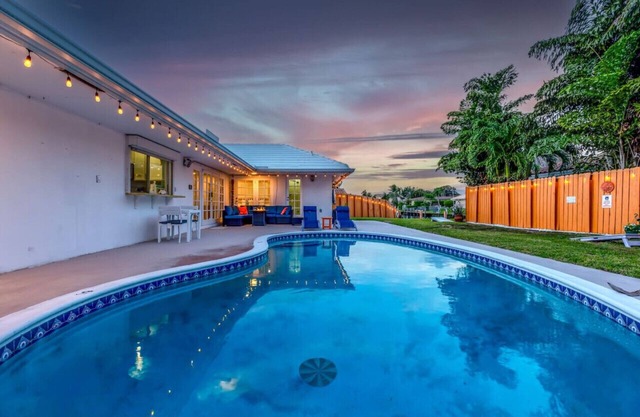 Modern Heated Pool Sand Ocean access Firepit BBQ