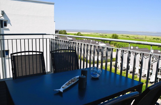 Modern, high-quality vacation apartment, sauna, large balcony, sea view, close to the beach