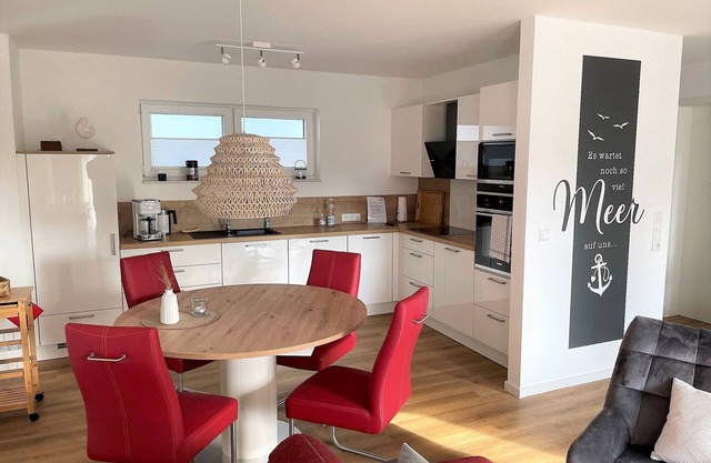 Modern, high-quality vacation apartment, sauna, large balcony, close to the beach