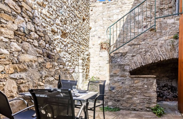 Modern Holiday Home in Minerve with Private Courtyard