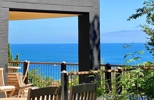 Modern holiday home with exceptional sea views
