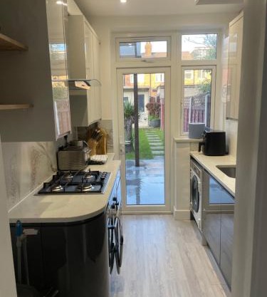 Modern home with driveway parking for 2 vehicles, near Tottenham Hotspur Stadium, White Hart Lane Train Station