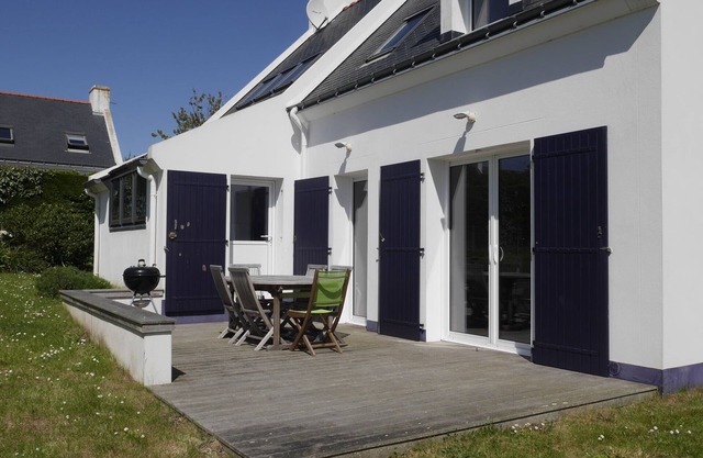 Modern Home with Garden, Terrace, WiFi, Near Sauzon Center