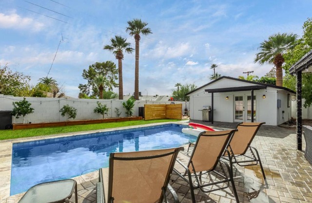 Modern Home with heated pool and guest house