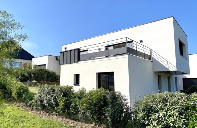 Modern House two kilometers from the beach.