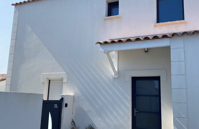 Modern house near the sea, 4 bedrooms