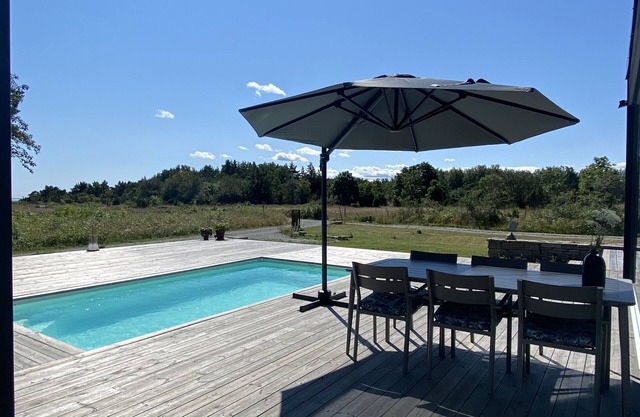 Modern house with stunning ocean view and heated private pool (30°)