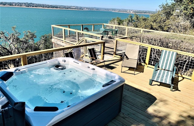 Modern Lakefront, Hot tub, Firepits, Large multi-level decks, Amazing Sunsets