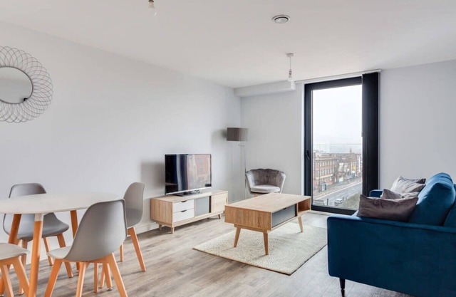 Modern & Light 2 Bed Flat in Central Birmingham