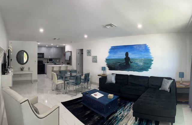 Modern Lux 4BedRm Villa by Beaches
