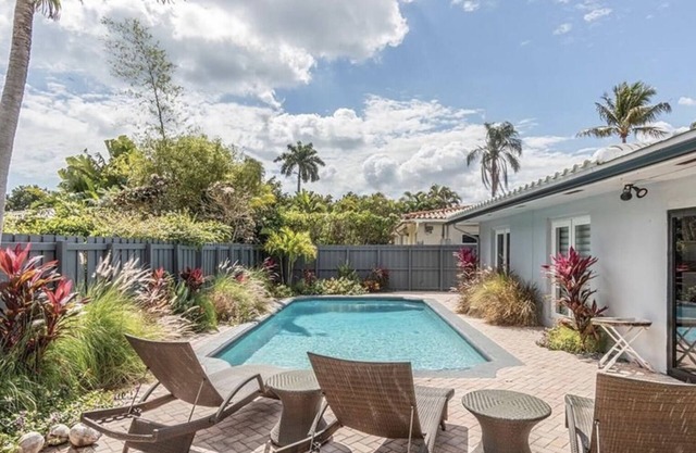 MODERN LUXURY: 4 Bedroom Heated Pool Home! Walk to beach & Restaurants!